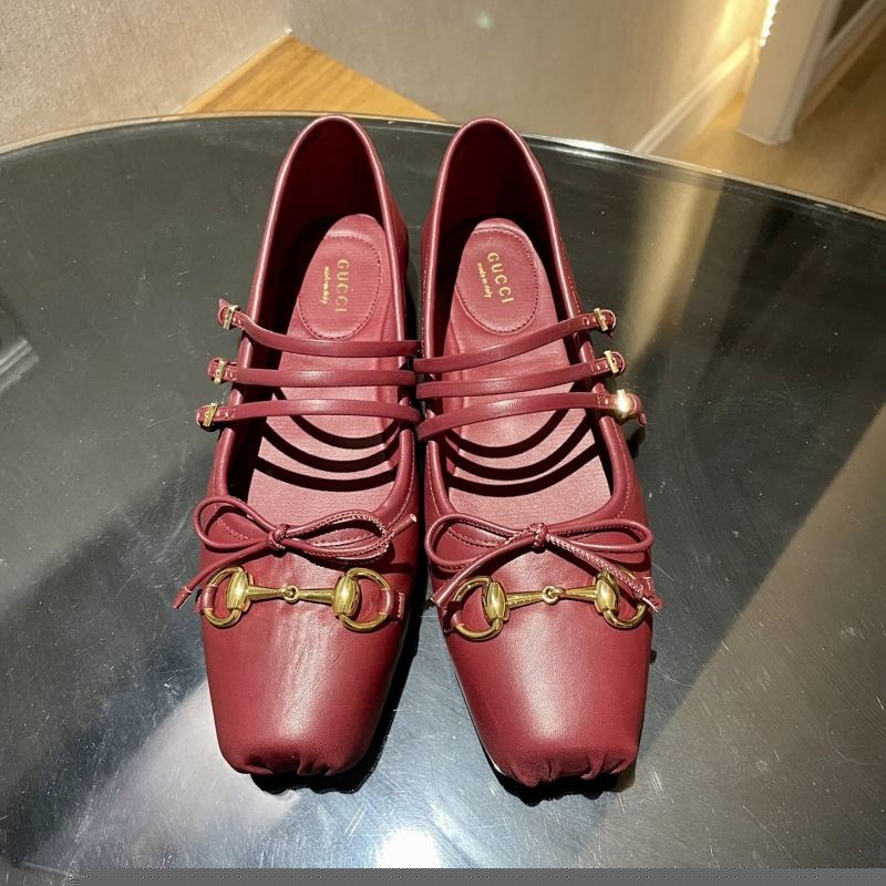 G*u*i flat shoes